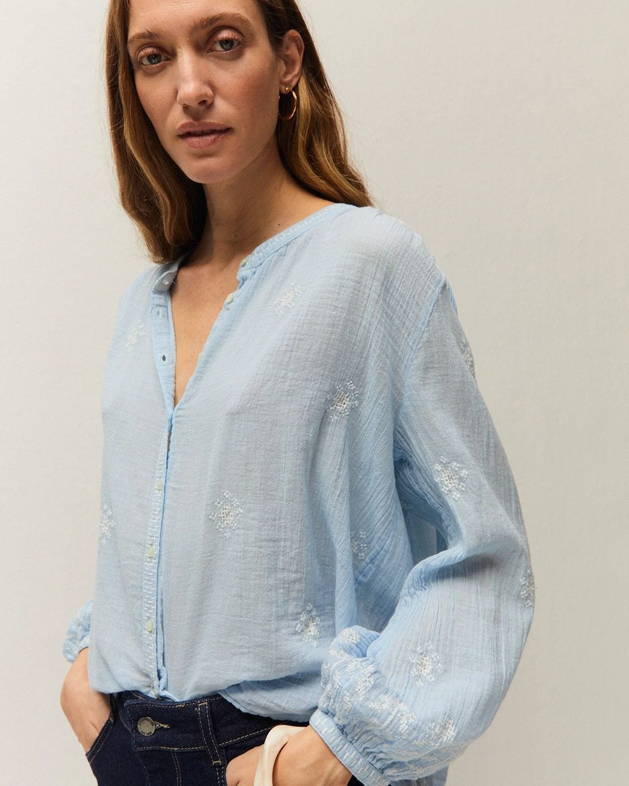 Camisa bordada azul - Image 4