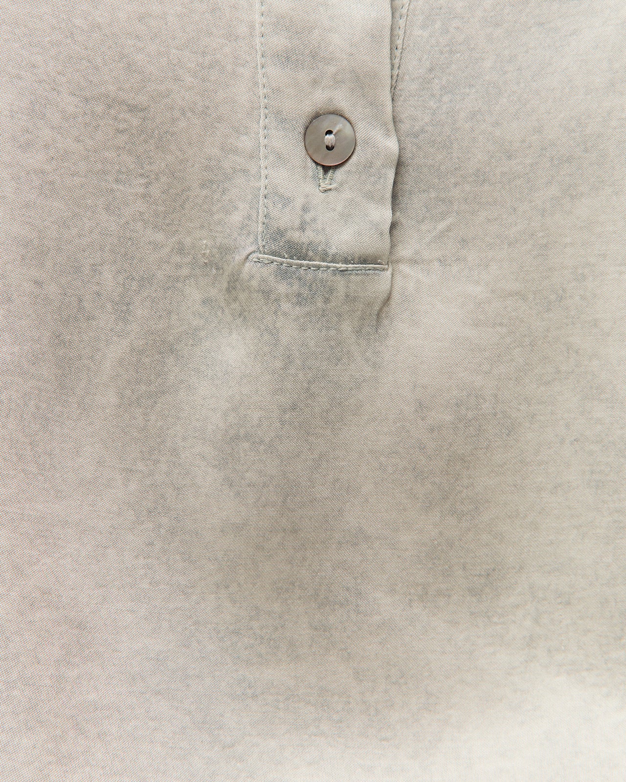 Camisa satinada efecto corrosivo - Image 5