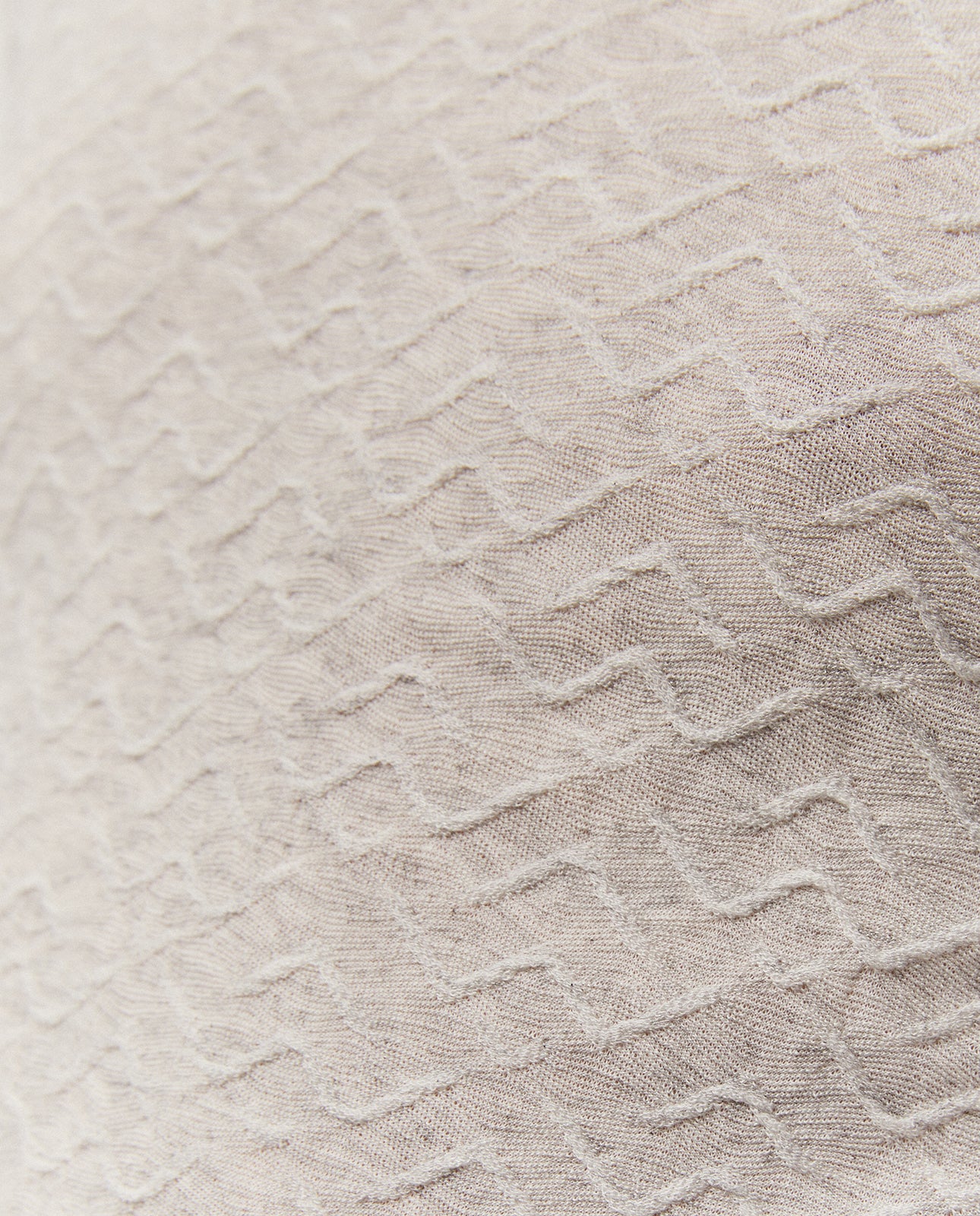 Camiseta abertura con textura - Image 5