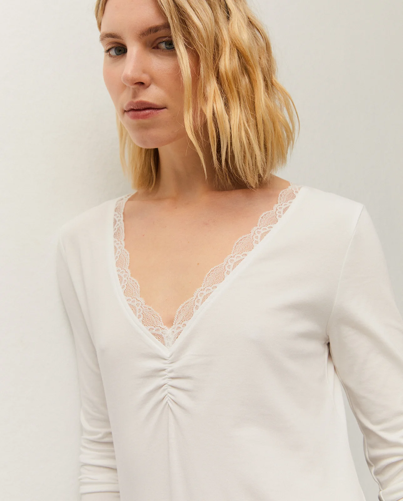 Camiseta básica puntilla - Image 4