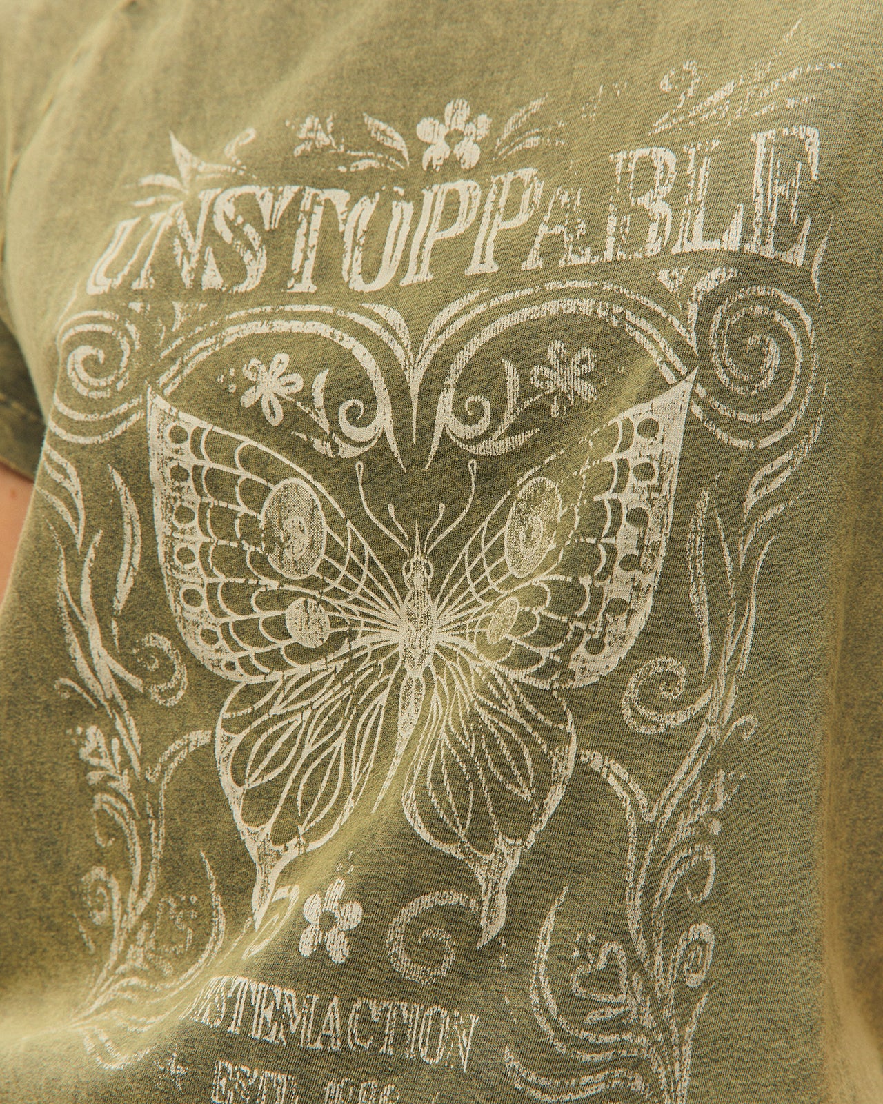Camiseta con print de mariposa - Image 5