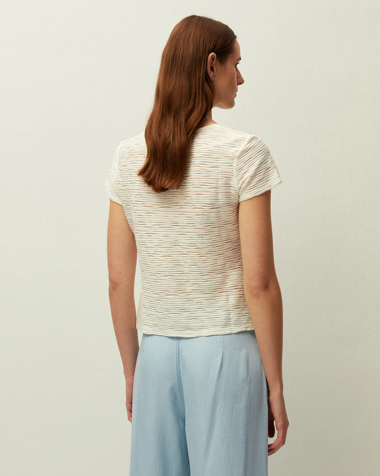 Camiseta estructura con frunce en escote - Image 2