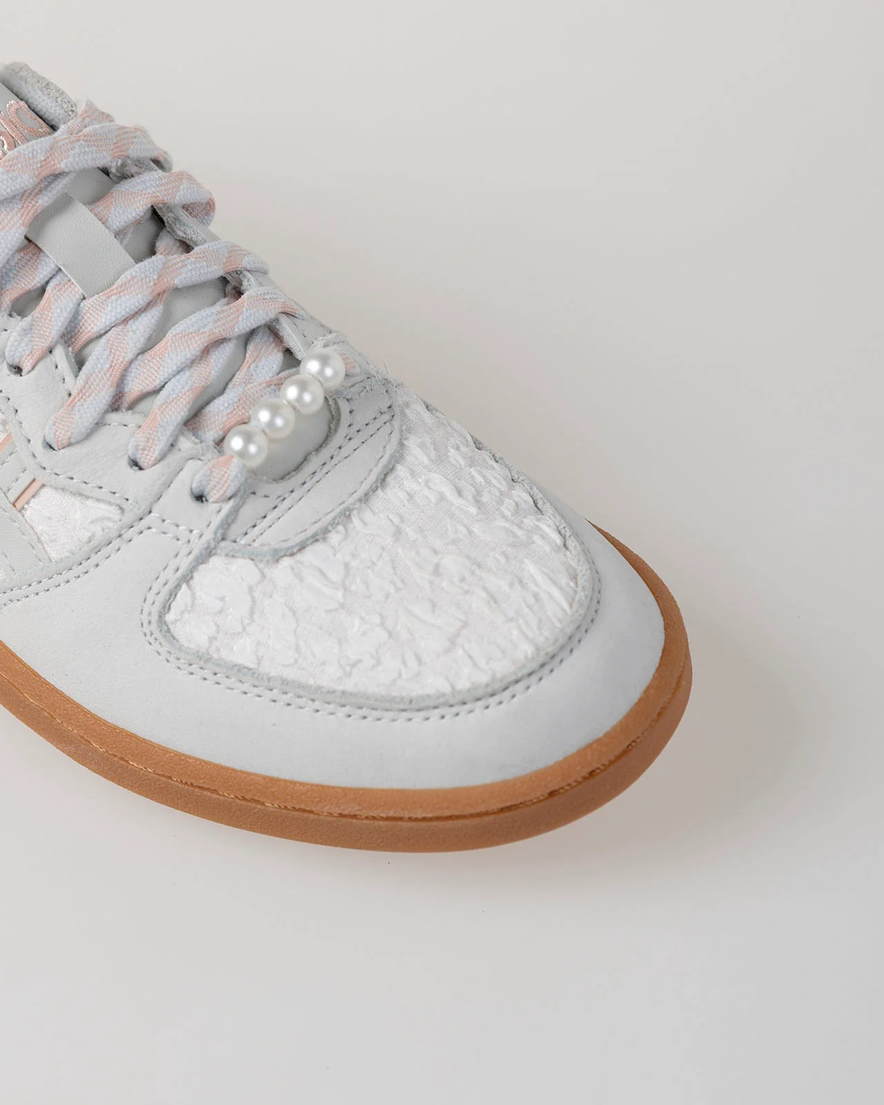 Zapatilla Asics blanca Skyhand OG - Image 4