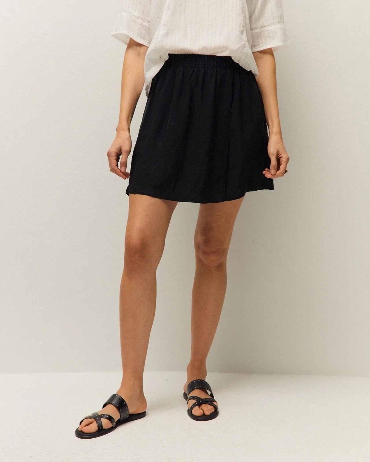 Falda corta cupro - Image 3