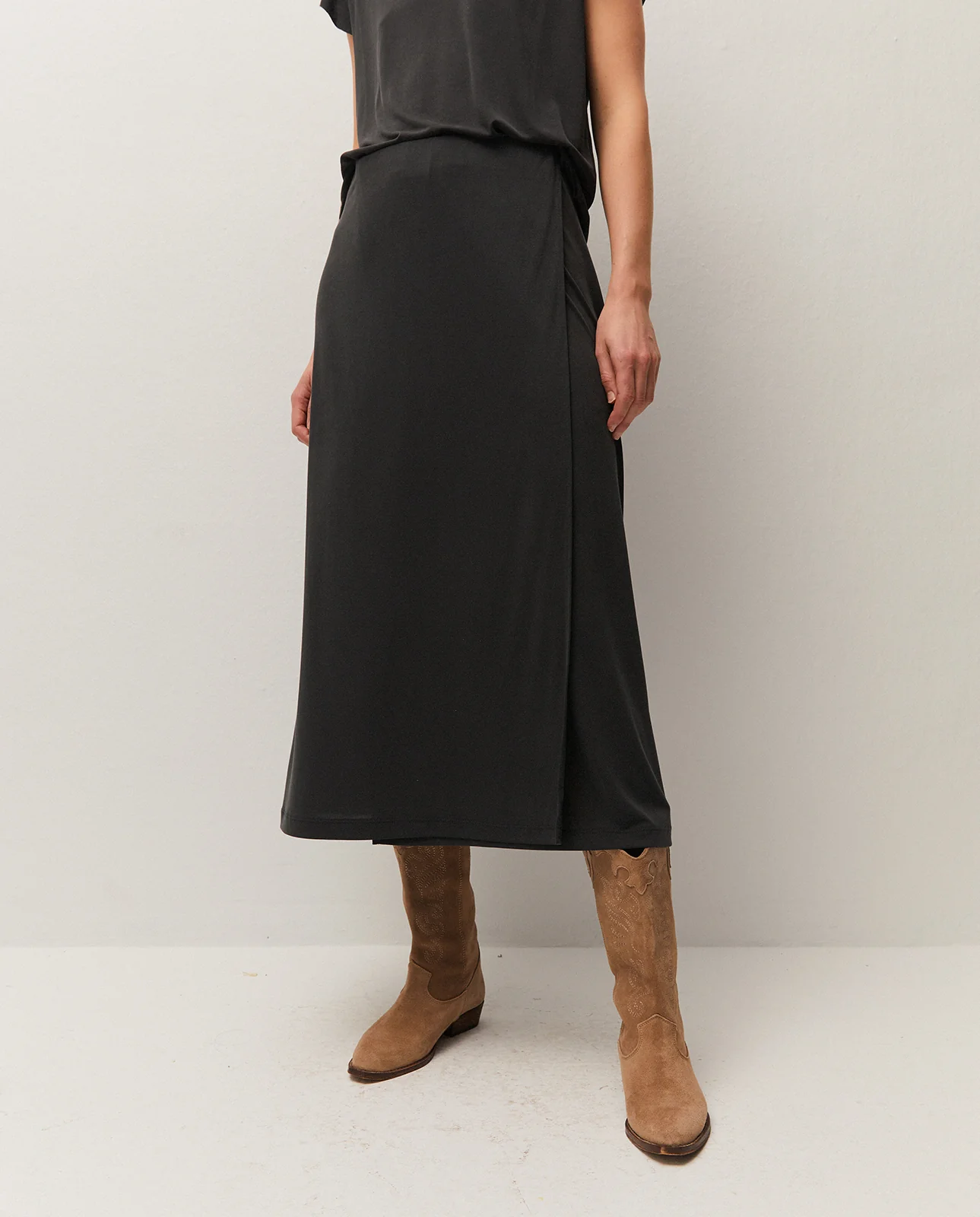 Falda midi  con corte - Image 3