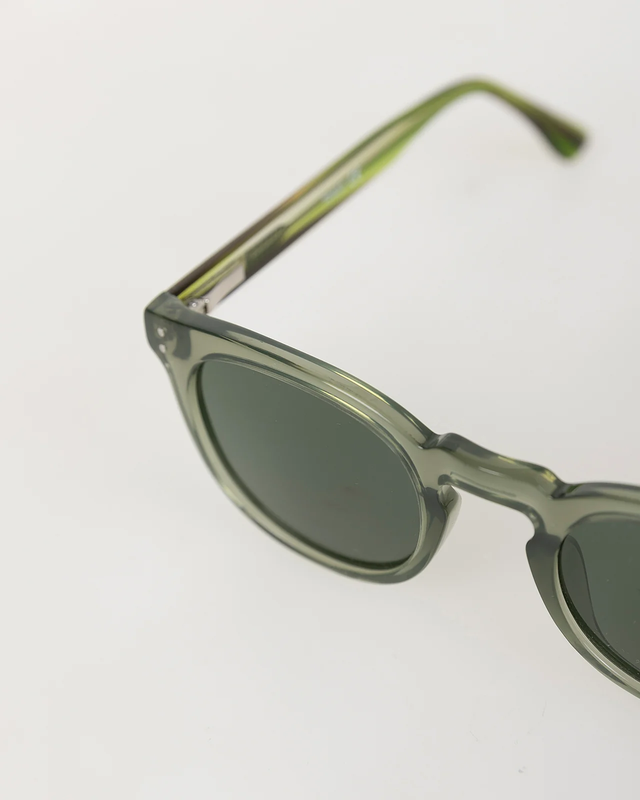 Gafas de sol con montura verde - Image 3