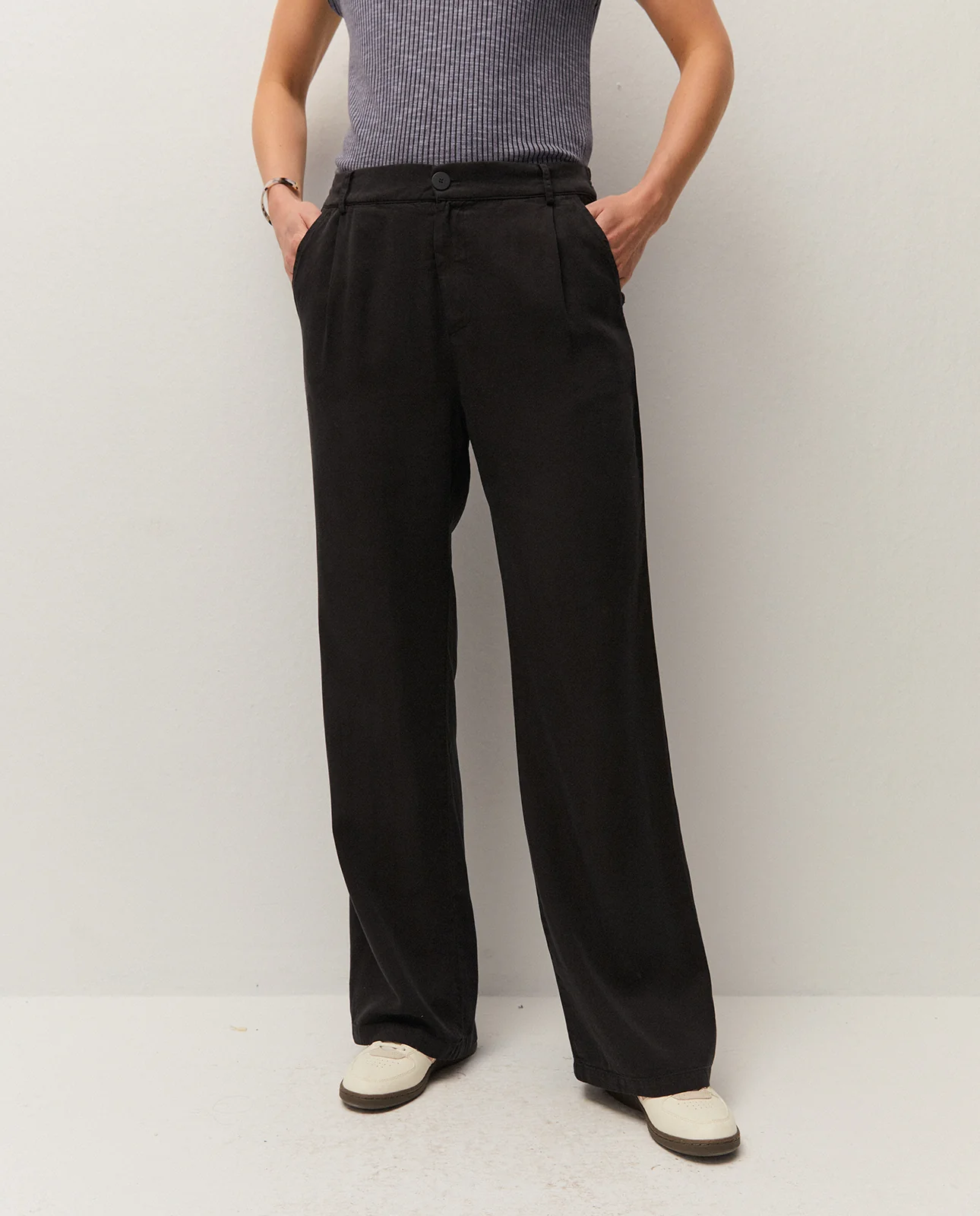 Pantalón pinzas fluido - Image 3