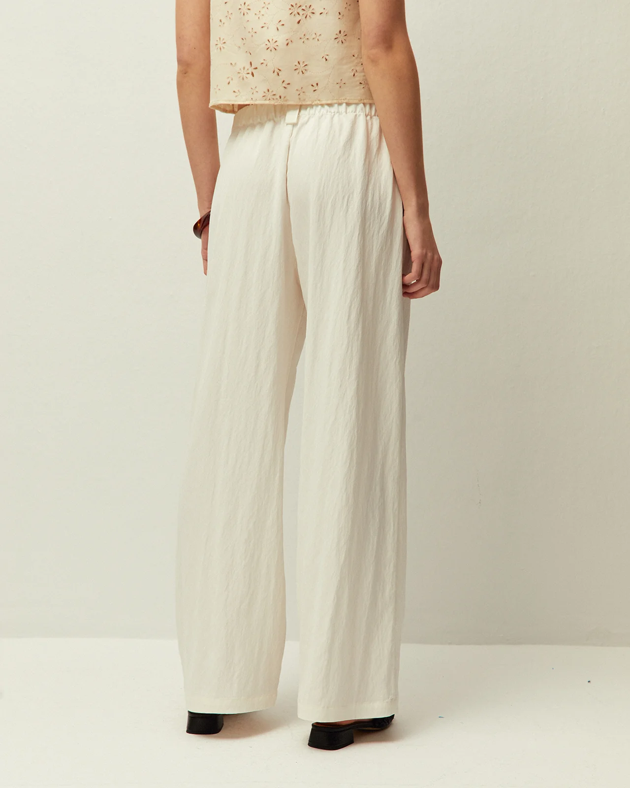 Pantalón ancho blanco - Image 2