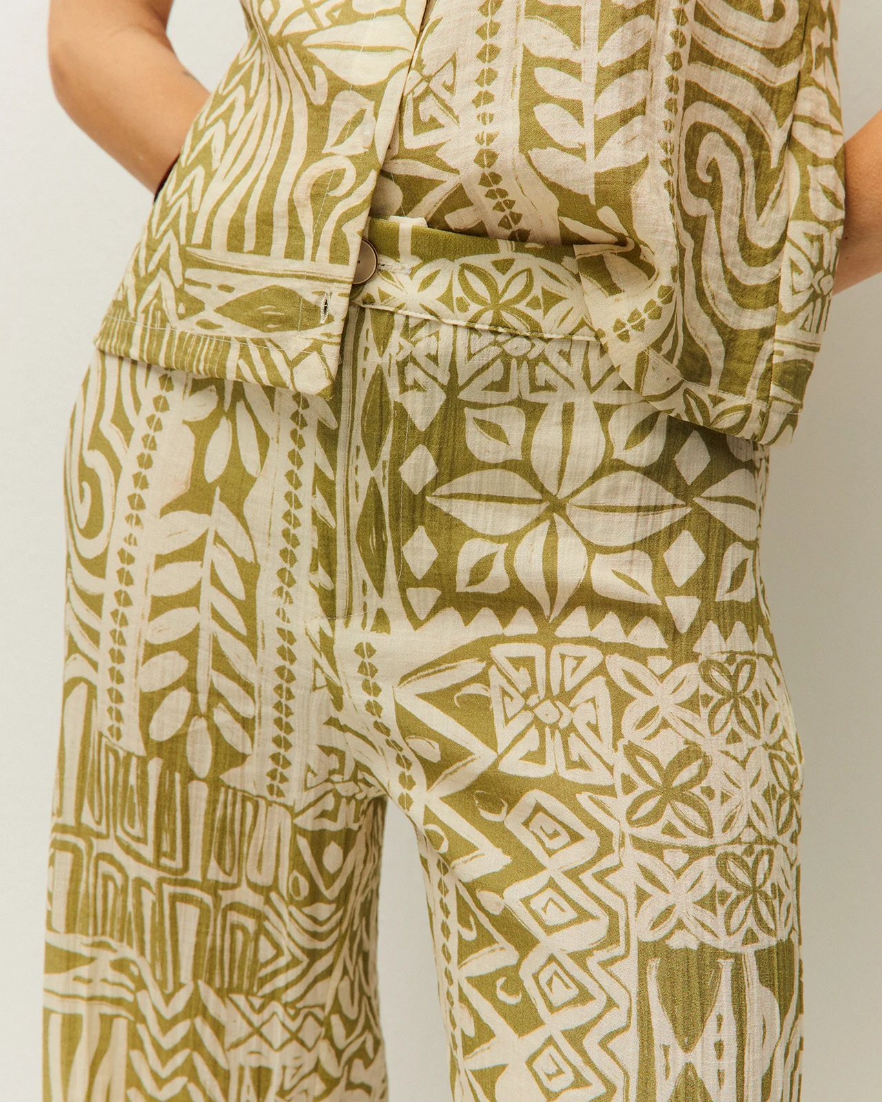 Pantalón estampado geometrico - Image 4