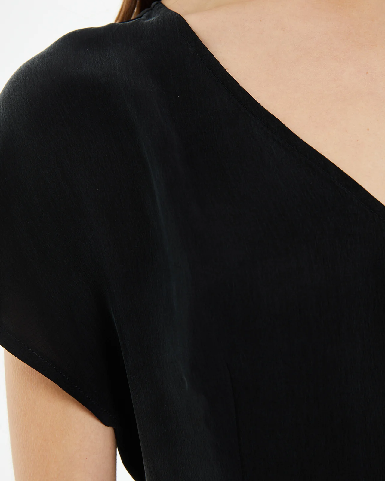 Vestido corto de cupro con tirante ancho - Image 5